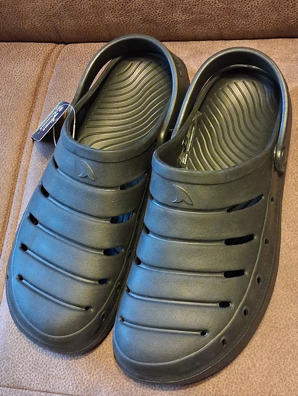 Rugged Shark Men's Black Slip-On Water-Resistant Clog Size 10